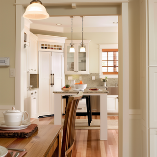 Frost White Shaker 10x10 Kitchen