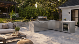 How to Choose Outdoor Kitchen Cabinets: Materials, Weather Resistance, and Layout