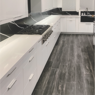 Cocina Frost White Slim Shaker 10x10