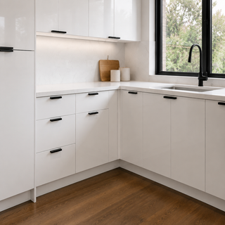 Cocina blanca de alto brillo de 10x10